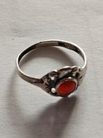 Zilveren kinder ring met oranje steen, Antiek en Kunst, Ophalen of Verzenden