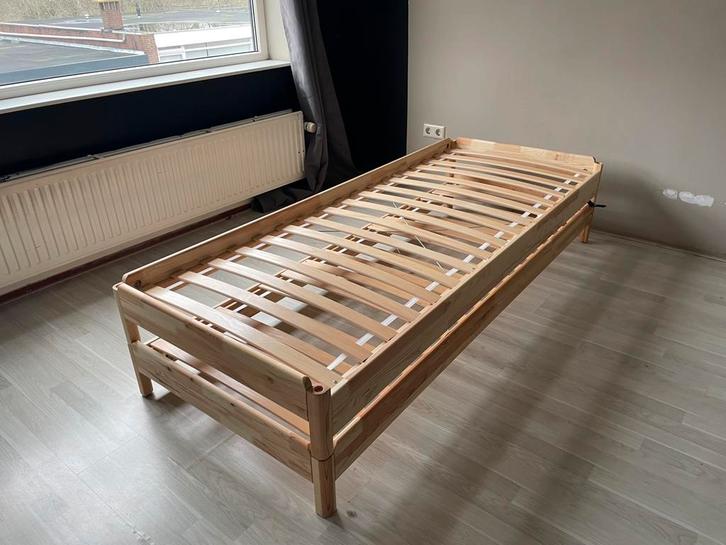 UTAKER Stackable bed from Ikea, Huis en Inrichting, Slaapkamer | Bedden, Zo goed als nieuw, Tweepersoons, 80 cm, 200 cm, Hout
