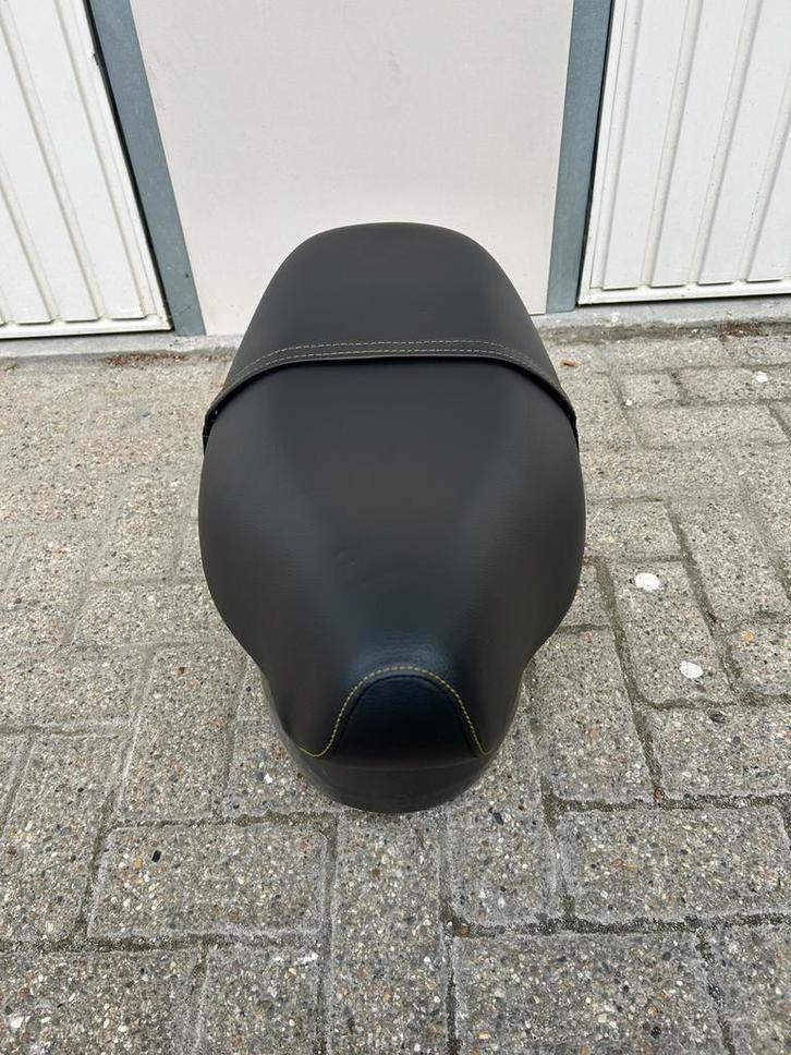 Piaggio Gilera Puch  typhoon zadel 50cc 125cc, Fietsen en Brommers, Brommeronderdelen | Scooters, Piaggio, Zadel, Ophalen of Verzenden