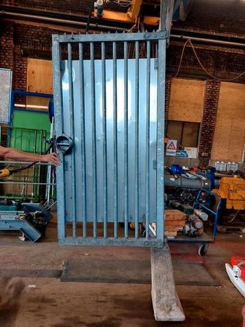 Draai hekwerk, poort  beschikbaar voor biedingen