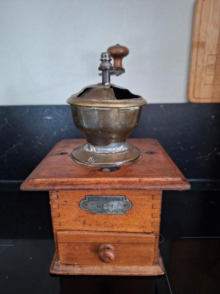 PD koffiemolen. Antieke Duitse koffiemolen. Patentamtl., Antiek en Kunst, Antiek | Keukenbenodigdheden, Ophalen of Verzenden