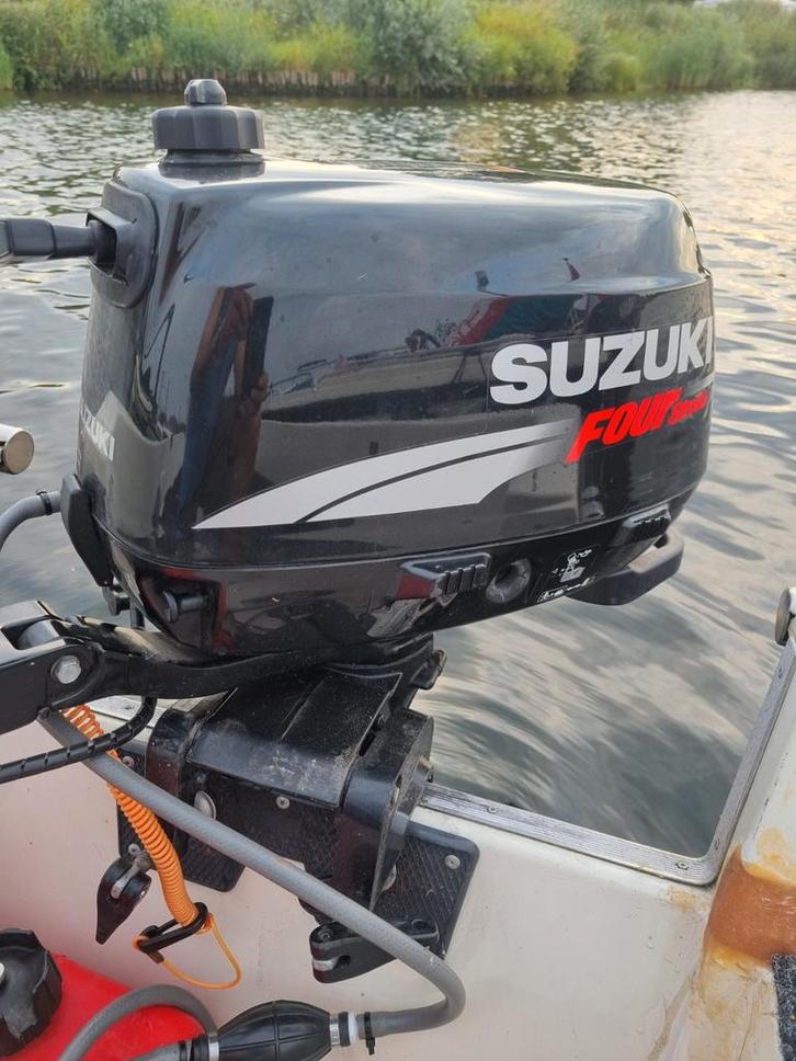 Buitenboortmotor Suzuki 6pk met boottrailer, Watersport en Boten, Buiten- en Binnenboordmotoren, Gebruikt, Benzine, Buitenboordmotor