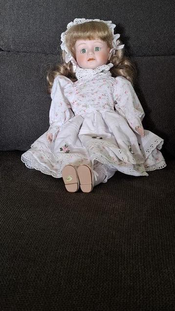 Pop porseleinen vintage nieuwstaat beschikbaar voor biedingen