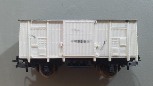 H0 Wagon gesloten wit met zilver dak, Hobby en Vrije tijd, Modeltreinen | H0, Gebruikt, Wagon, Gelijkstroom, Lima, Ophalen of Verzenden