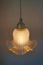 vintage franse glazen hanglamp in bloemvorm - parelmoer, Huis en Inrichting, Lampen | Hanglampen, Art Deco, Art Nouveau, antiek, vintage