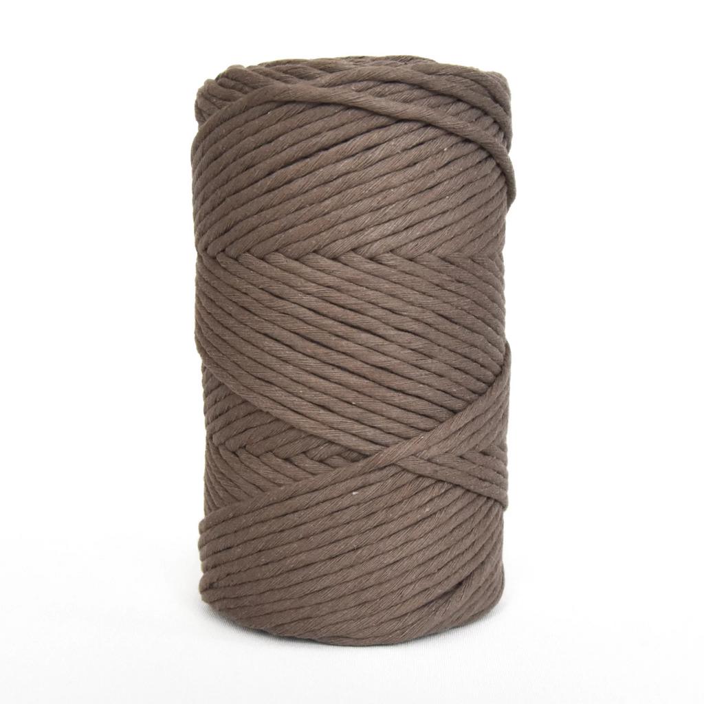 ACTIE 3 mm taupe macrame haak weef garen 140 meter 500 gram, Hobby en Vrije tijd, Ophalen of Verzenden, Nieuw