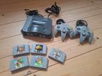 Nintendo 64 + twee controllers + vijf spellen, Spelcomputers en Games, Ophalen, Zo goed als nieuw, Met 2 controllers