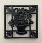 Vintage Franse gietijzeren onderzetter met rozen, Ophalen of Verzenden, Zo goed als nieuw, Pot of Pan