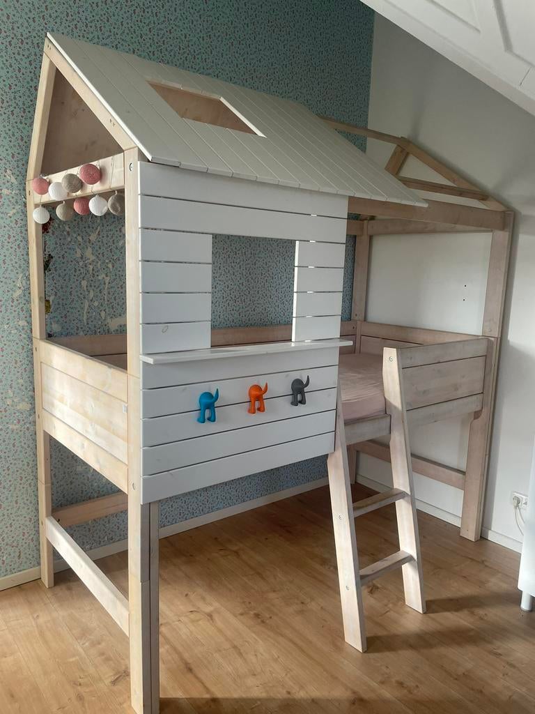 Leuke lifetime halfhoogslaper (whitewash) met dakje, Kinderen en Baby's, Kinderkamer | Stapelbedden en Hoogslapers, Ophalen, Gebruikt