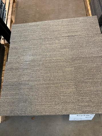 Tapijttegels beige 57m2 beschikbaar voor biedingen