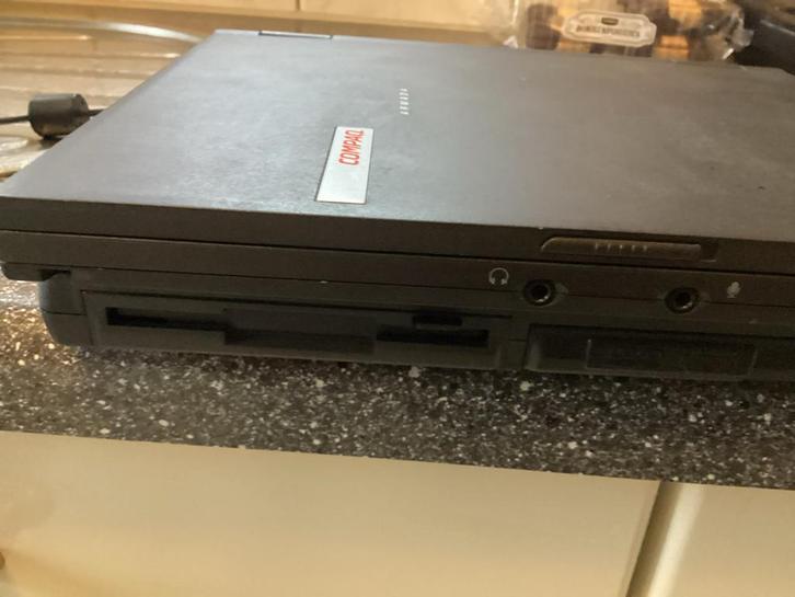 Retro Compaq Armada M300 Laptop - Windows 98 v.a 25€, Computers en Software, Vintage Computers, Ophalen of Verzenden