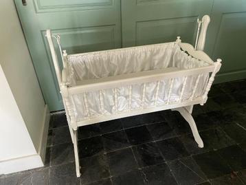 Schommelwiegje met matras beschikbaar voor biedingen