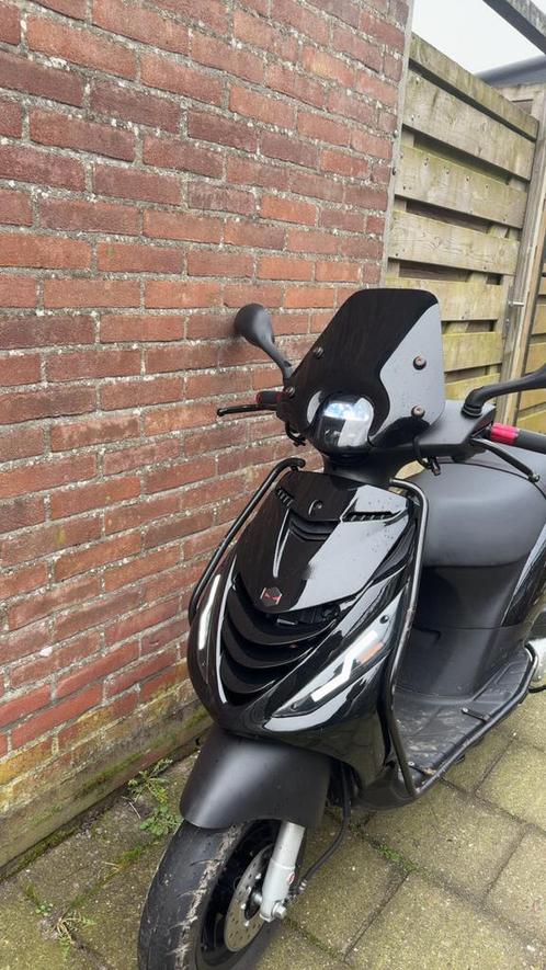 Zip 4t iget, Fietsen en Brommers, Scooters | Piaggio, Zo goed als nieuw, Zip, Ophalen