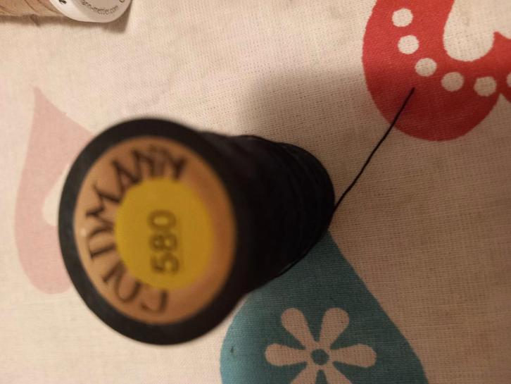 Naaigaren, Hobby en Vrije tijd, Borduren en Borduurmachines, Zo goed als nieuw, Borduurgaren of Zijde, Ophalen of Verzenden