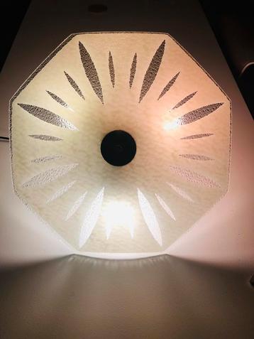 Jaren 60 glazen plafondlamp beschikbaar voor biedingen