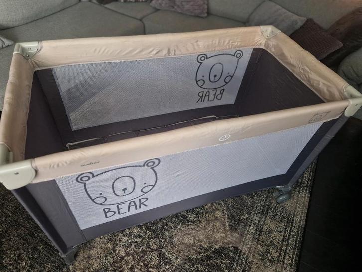 Olmitos BEAR inklapbaar kinderbedje - grijs/beige, Kinderen en Baby's, Boxen, Gebruikt, Rechthoekig, Wieltjes, Ophalen