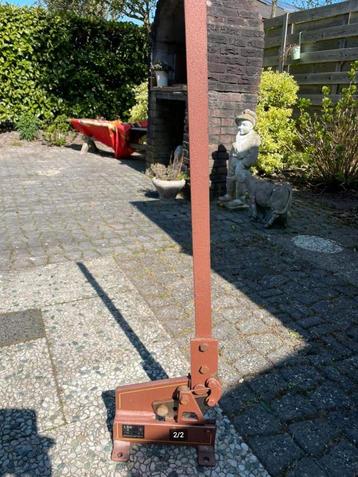 Metaalplaten knipper beschikbaar voor biedingen