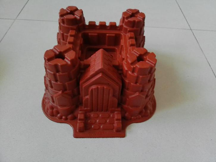 NIEUW 1 bruine sorbo siliconen bakvorm ZANDKASTEEL, Hobby en Vrije tijd, Taarten en Cupcakes maken, Nieuw, Bakvorm, Taarten, Ophalen of Verzenden