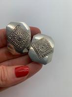 X895 Prachtige zilveren clip oorbellen streekdracht, Sieraden, Tassen en Uiterlijk, Antieke sieraden, Ophalen of Verzenden, Zilver
