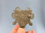 Middeleeuwen - bronzen hanger - 13e - 14e eeuw - bodemvondst, Antiek en Kunst, Ophalen of Verzenden, Brons