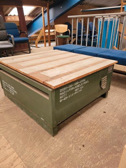 Salontafel van oude legerkist, Huis en Inrichting, Tafels | Salontafels, Gebruikt, Minder dan 50 cm, Rechthoekig, Glas, Ophalen