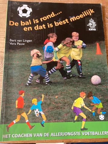3 boeken voetbal training - 2 x knvb boek met oefeningen beschikbaar voor biedingen