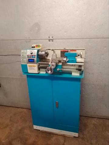 HBM 180V Metaaldraaibank beschikbaar voor biedingen