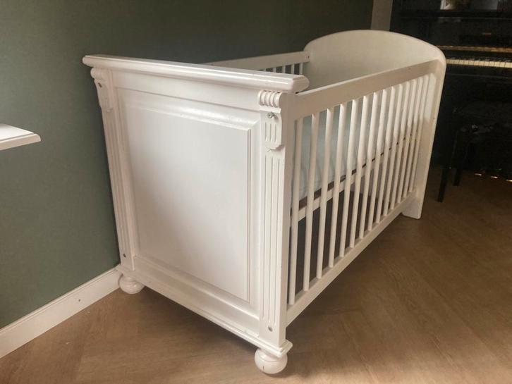 Complete landelijke babykamer wit bedje+matras, kast,commode, Kinderen en Baby's, Kinderkamer | Complete kinderkamers, Gebruikt