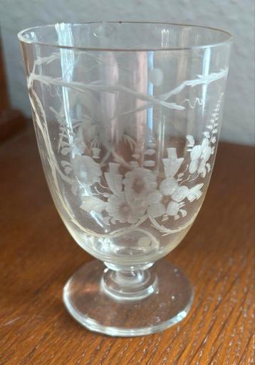Kristallen Glas met Bloemmotief beschikbaar voor biedingen