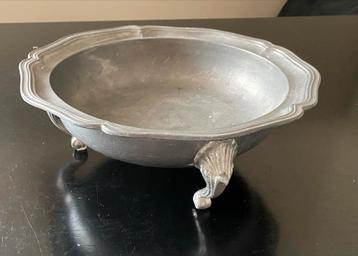 Tinnen Schaal met Voetjes beschikbaar voor biedingen