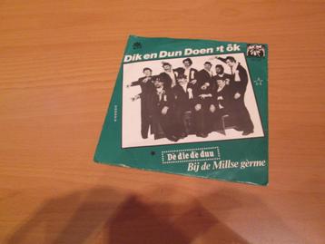 3 singles van Dik en Dun (carnaval Mill ) (ook per stuk) beschikbaar voor biedingen