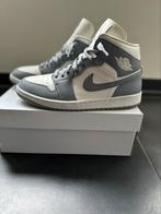 Air Jordan 1 Mid WMNS Stealth maat 42, Kleding | Dames, Schoenen, Nike, Ophalen of Verzenden, Grijs, Sneakers of Gympen