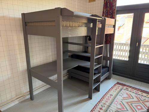 Grijze hoogslaper met bureau en zitje/extra bed, Huis en Inrichting, Slaapkamer | Stapelbedden en Hoogslapers, Gebruikt, Hoogslaper
