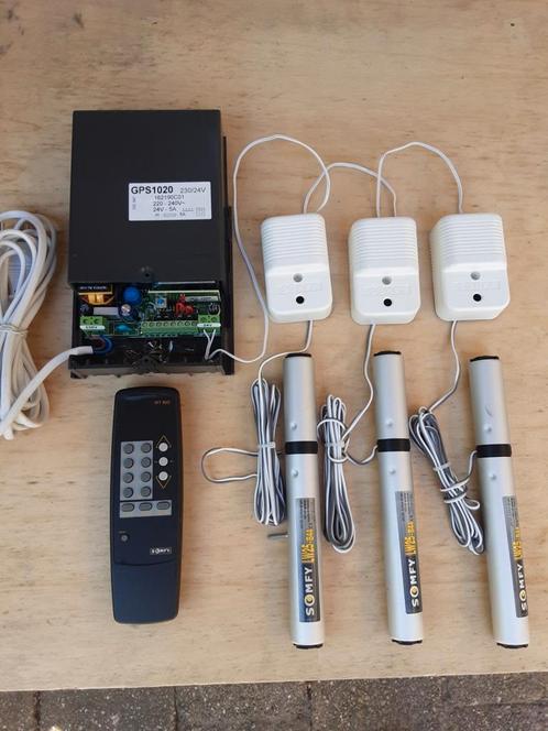 Somfy set 24V   Trafo, motoren, ontvanger IR en zender, Doe-het-zelf en Verbouw, Rolluiken, Zo goed als nieuw, Minder dan 100 cm