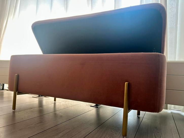 Roze velvet voetenbank van Made met opbergruimte, Huis en Inrichting, Banken | Voetenbanken en Poefen, Zo goed als nieuw, Rechthoekig