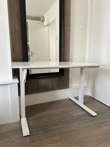 Trotten Bureau - Ophalen beschikbaar voor biedingen