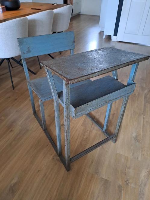 Ptmd schoolbankje uit Bali, Huis en Inrichting, Tafels | Bijzettafels, Zo goed als nieuw, Rechthoekig, Minder dan 55 cm, Metaal of Aluminium