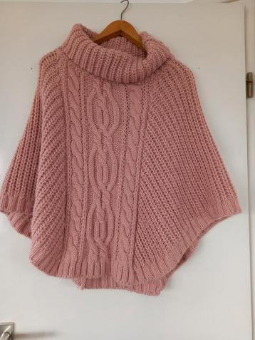 3 gebreide poncho s beschikbaar voor biedingen