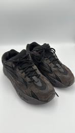 Yeezy Boost 700 v2 Vanta 41,5, Kleding | Heren, Schoenen, Ophalen of Verzenden, Zo goed als nieuw
