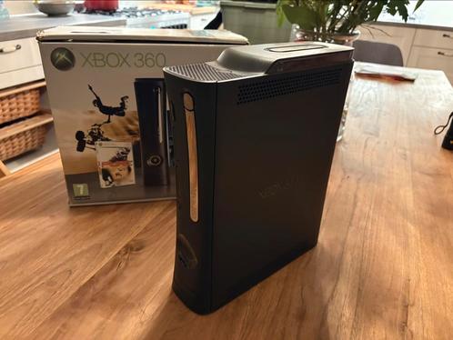 Xbox 360, werkend, in nette staat, Spelcomputers en Games, Spelcomputers | Xbox 360, Gebruikt, 120 GB, Met 2 controllers, Met games