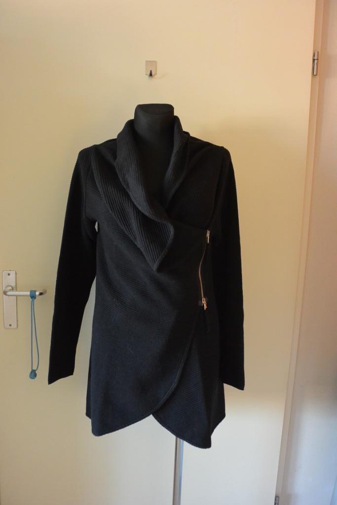 Franco Blanco ( Cora Kemperman) vest M zwart gaaf, Kleding | Dames, Truien en Vesten, Gedragen, Maat 38/40 (M), Zwart, Ophalen of Verzenden