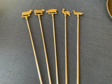 Vleesspiezen 36.3cm. / 5 stuks met koperen dieren beschikbaar voor biedingen