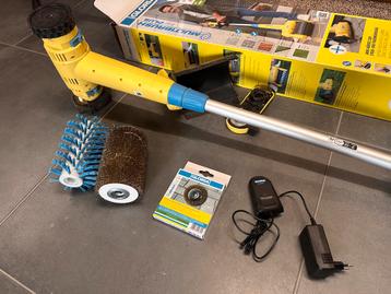 Compleet borstelsysteem met accu voor onkruid en vuil beschikbaar voor biedingen