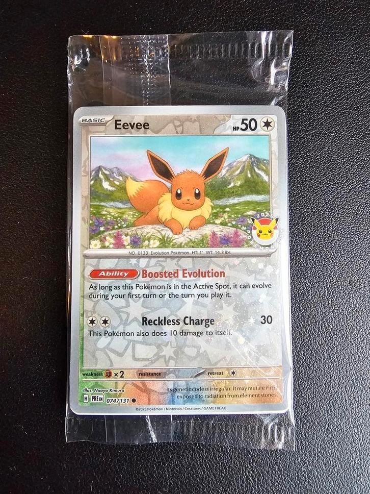 Eevee PRE 074/131 (Pokemon Day 2025 Promo, Prismatic Evol. ), Hobby en Vrije tijd, Verzamelkaartspellen | Pokémon, Nieuw, Losse kaart