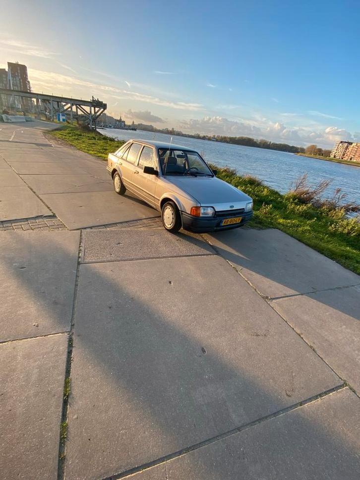 Ford Escort 1.4 CL 1986, Auto's, Ford, Particulier, Escort, Trekhaak, Benzine, Hatchback, Handgeschakeld, Origineel Nederlands