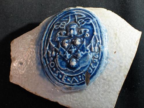 Steengoed zegel Westerwald kerkelijk 1696. 2053, Antiek en Kunst, Antiek | Keramiek en Aardewerk, Ophalen of Verzenden