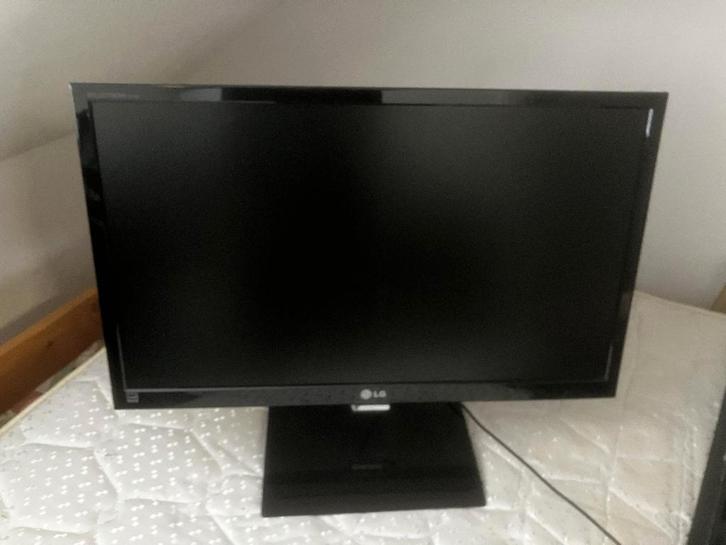 beeldscherm pc 23 inch LG, Computers en Software, Monitoren, Gebruikt, 60 Hz of minder, DVI, HDMI, VGA, Kantelbaar, Overige typen