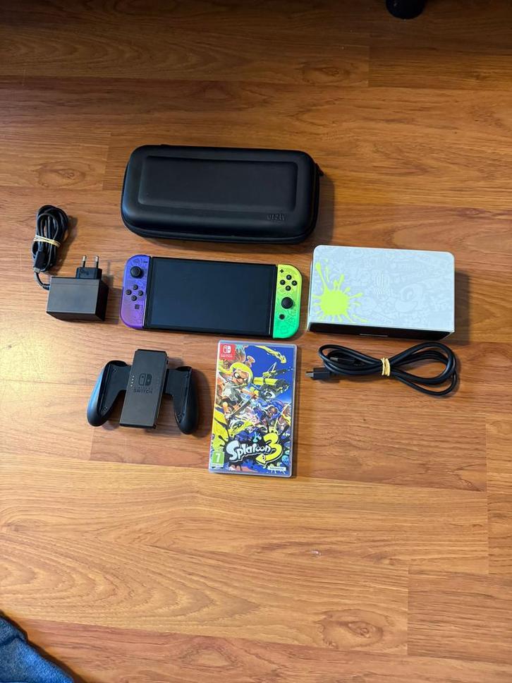 Nintendo Switch OLED Splatoon Editie + Splatoon 3, Spelcomputers en Games, Games | Nintendo Switch, Zo goed als nieuw, Overige genres