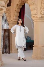 Nieuwe dameskleding S/M/L - Leuke prijzen!, Kleding | Dames, Jurken, Wit, Nieuw, Ophalen of Verzenden, Knielengte