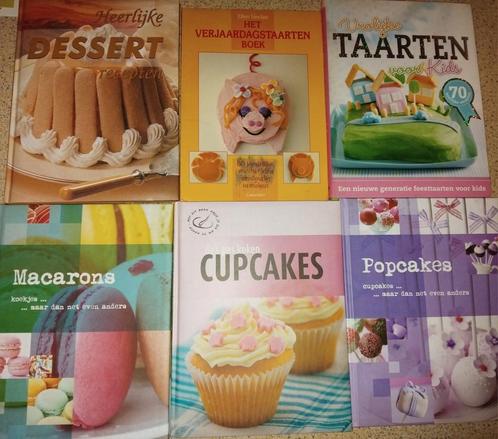 Boeken en benodigdheden voor mooie taarten koekjes enz, Hobby en Vrije tijd, Taarten en Cupcakes maken, Zo goed als nieuw, Boek of Tijdschrift